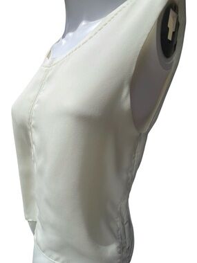 Rose & Olive Ivory Sleeveless V-Neck Blouse. Size M. #Summer